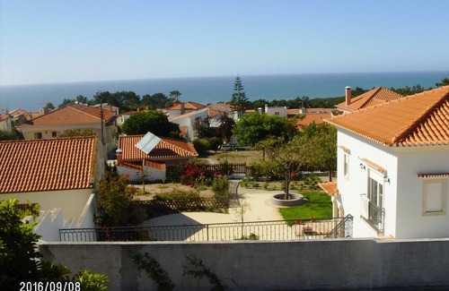 Nazare Villa | Apartment in villa in quiet and safe area, North Canyon area, near beaches.