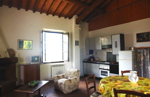 Poggibonsi Villa | Apartment in villa with pool, WIFI, TV, patio, panoramic view, parking, close to San Gimignano