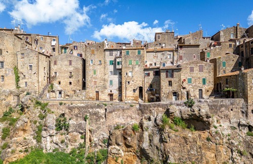 Sorano House | Apartment in villa with pool, hot tub, WIFI, A/C, TV, terrace, pets allowed, panoramic view, parking