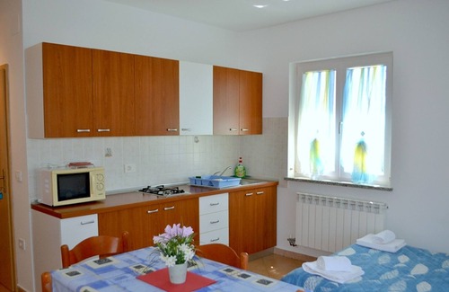 Zambratija Apartment | Apartment in Zambrattia, with sea view balcony, garden, parking, WiFi