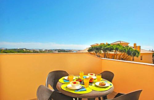 Oura Apartment | Apartment Ipanema 1 by Algarve Vacation
