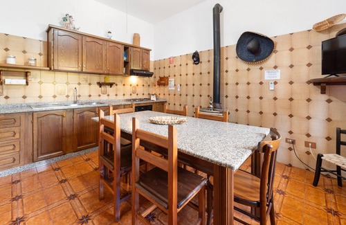 San Giovanni Suergiu Apartment | Apartment '2' with Shared Garden, Balcony and Air Conditioning
