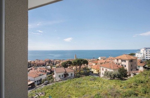 Santo Stefano al Mare Apartment | Apartment 'Silvia' with Sea View and Balcony