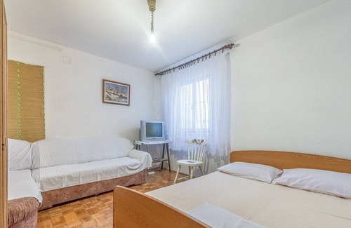 Jadrtovac Apartment | Apartment Ivić A1 near the Beach