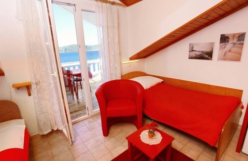 Racisce Apartment | Apartment Ivo - 20m from the sea: A4(2+2) - Racisce, Island Korcula, Croatia