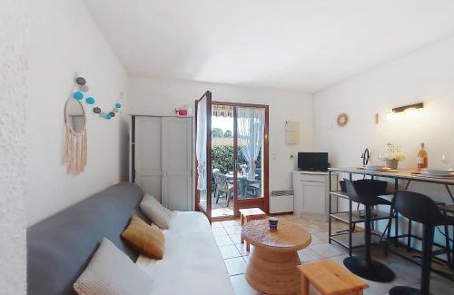 Les Mathes Apartment | Apartment Jardins de la Palmyre 2-1 by Interhome