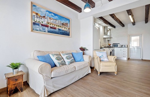 Costa Dorada Apartment | Apartment 'Jb' with Sea Views, Wi-Fi and Air Conditioning