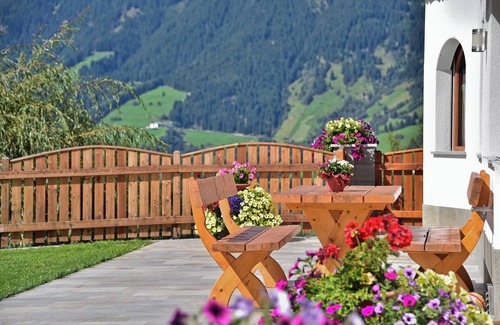 Racines Apartment | Apartment 'Joselehof App Arnika' with Mountain View, Shared Terrace and Wi-Fi