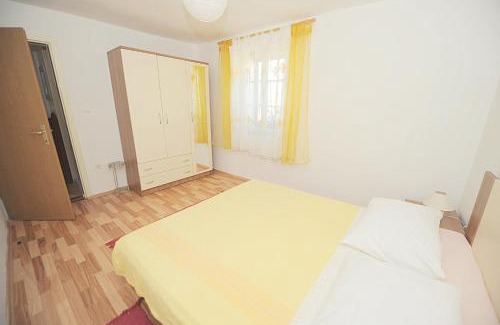 Jadrtovac Apartment | Apartment Karla
