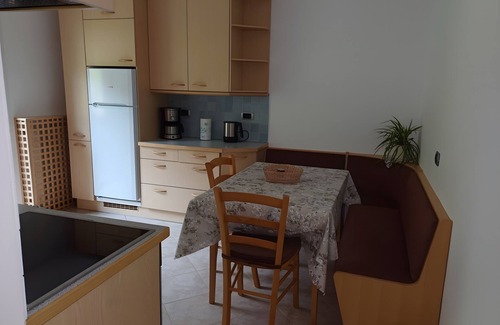 Laives Apartment | Apartment 'Kastanienhain' with Mountain View, Wi-Fi and Air Conditioning