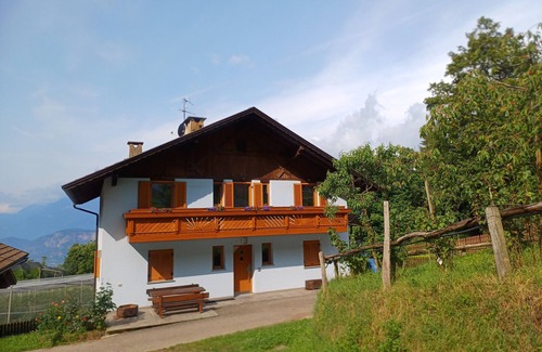 Laives Apartment | Apartment 'Kastanienhain' with Mountain View, Wi-Fi and Air Conditioning