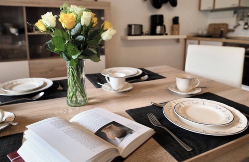 Lalendorf Apartment | Apartment 'Kinderfreundliche Wohnung Am See' with Private Garden, Balcony and Wi-Fi
