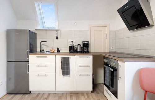Elmschenhagen Apartment | Apartment 'Kiel Elmschenhagen Ostufer ' with Wi-Fi