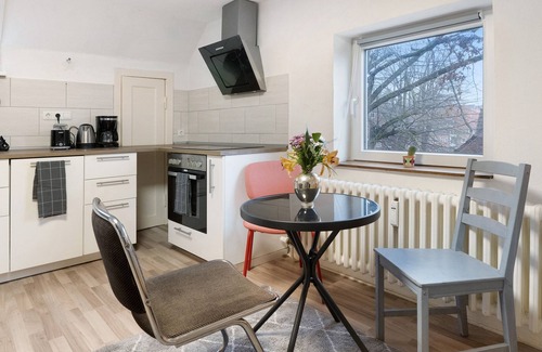 Elmschenhagen Apartment | Apartment 'Kiel Elmschenhagen Ostufer ' with Wi-Fi