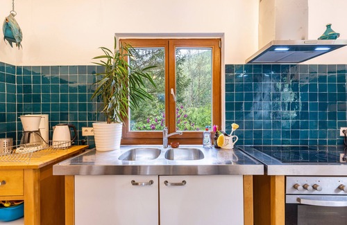 Bad Urach Apartment | Apartment 'Kiwi Retreat' with Private Terrace and Wi-Fi