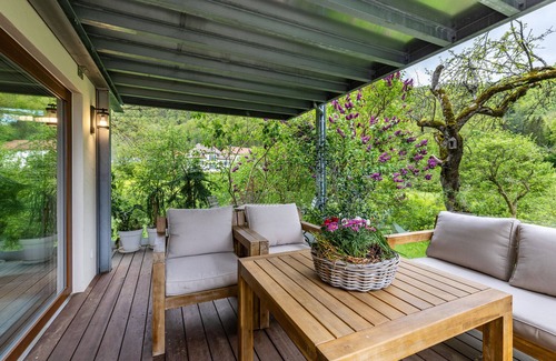 Bad Urach Apartment | Apartment 'Kiwi Retreat' with Private Terrace and Wi-Fi