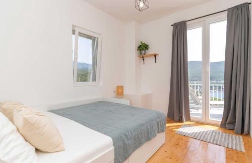 Molunat Apartment | Apartment Konak - Two Bedroom Apartment with Terrace and Sea View