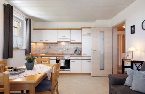 Schonenbach Apartment | Apartment 'Kornelia Ebner' with Mountain View, Private Terrace and Wi-Fi