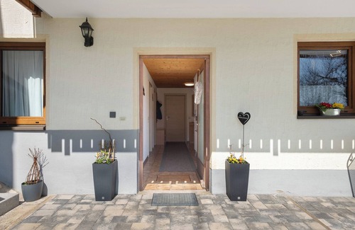 Schonenbach Apartment | Apartment 'Kornelia Ebner' with Mountain View, Private Terrace and Wi-Fi