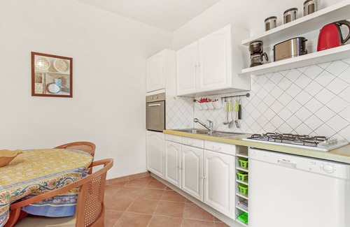 La Nartelle Apartment | Apartment 'L'amandier' with Private Terrace, Private Garden and Wi-Fi