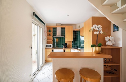 La Richardais Apartment | Apartment 'L'escale Du Bord De Rance' with River View, Private Terrace and Wi-Fi