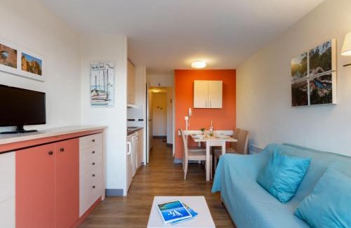 Le Dramont Apartment | Apartment L'Esquinade F6 225 by Interhome