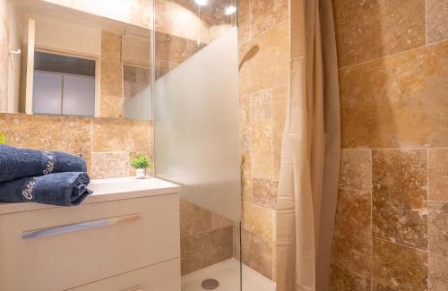Le Dramont Apartment | Apartment L'Esquinade - G3 033 by Interhome