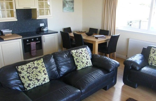 Spittal Apartment | Apartment-Luxury-Ensuite with Shower-Sea View