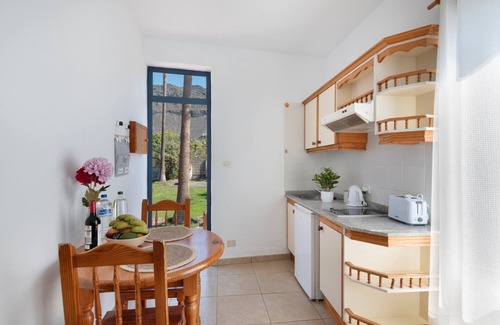 Puerto Naos Apartment | Apartment 'La Bayana - 6' with Sea View, Shared Pool and Wi-Fi