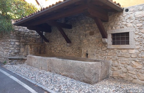 Civenna Apartment | Apartment 'La Casa Di Tina - Civenna' with Balcony and Wi-Fi