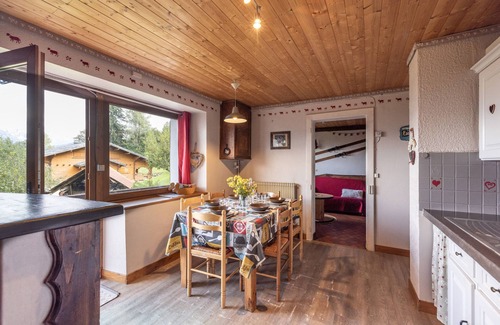 Cordon Apartment | Apartment 'La Charbonnière' with Mountain View, Private Garden and Wi-Fi