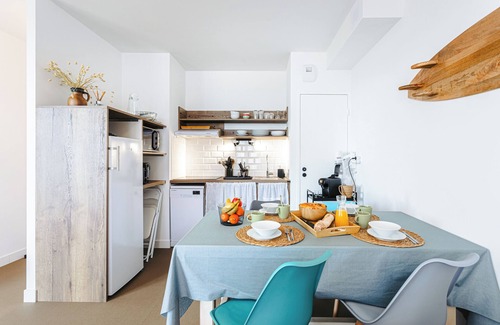 Rivedoux-Plage Apartment | Apartment 'La Dune, Appart Familial Vue Mer' with Sea View, Private Terrace and Wi-Fi