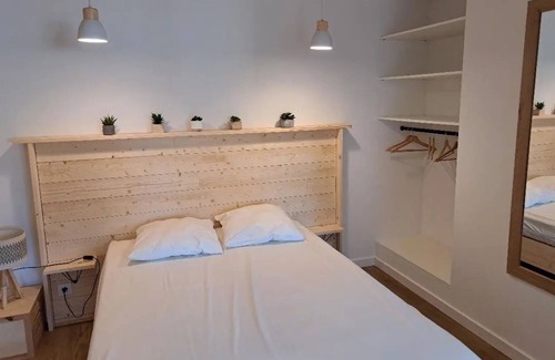 Pornichet Apartment | Apartment 'La Dune De Sable Bonne Source' with Private Terrace and Wi-Fi