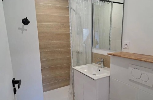 Pornichet Apartment | Apartment 'La Dune De Sable Bonne Source' with Private Terrace and Wi-Fi