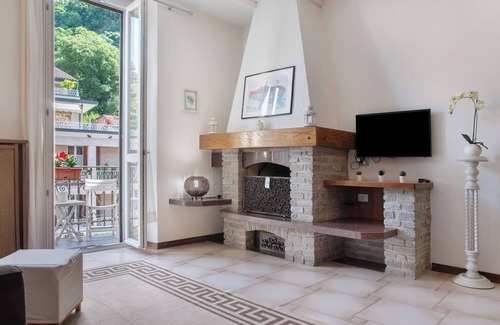Laveno Apartment | Apartment 'La Finestra Sul Lago 2' with Lake View, Balcony and Wi-Fi