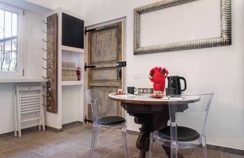 Porto Valtravaglia Apartment | Apartment 'Lac' with Wi-Fi