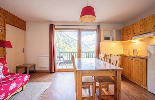 Orelle Apartment | Apartment 'La Montagne' with Mountain View, Shared Pool and Wi-Fi