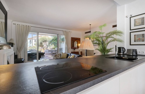 Bahia de Casares Apartment | Apartment "La Perla de Marakech 5" with Sea View, Shared Pool & Wi-Fi