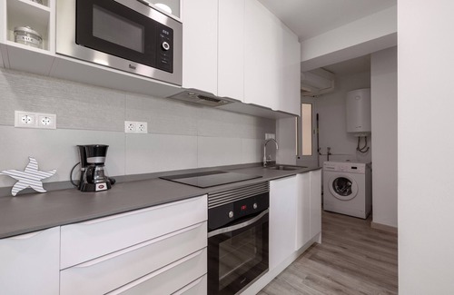 La Pineda Apartment | Apartment 'La Pineda' with Sea View, Wi-Fi and Air Conditioning