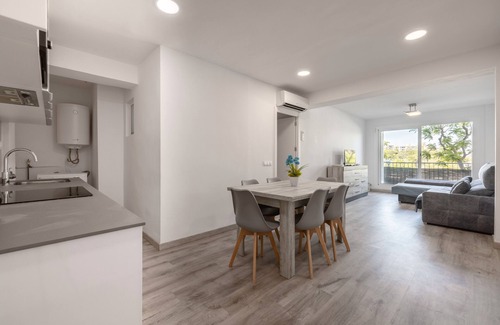 La Pineda Apartment | Apartment 'La Pineda' with Sea View, Wi-Fi and Air Conditioning