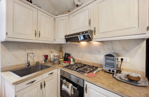 Dolceacqua Apartment | Apartment "La stanza segreta platinum" with Balcony & Wi-Fi