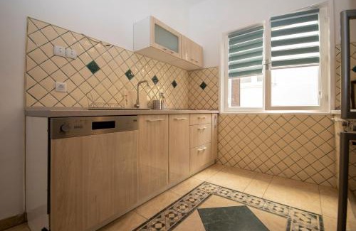 Leon Apartment | Apartment Laki