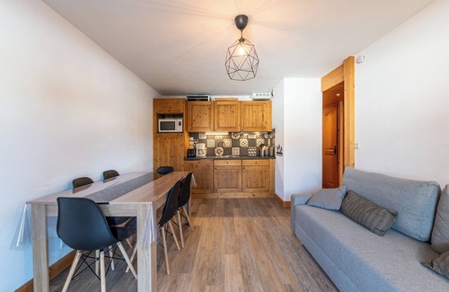 Les Saisies Apartment | Apartment 'Lapon H10' with Mountain View and Balcony