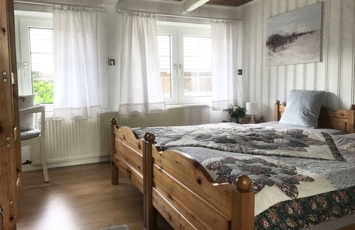 Dorphof Apartment | Apartment Large Reetdachkate - Reetdachkaten in Schuby, Baltic Sea