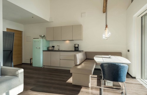Tesimo Apartment | Apartment "Latemar - Schlosserhaus 31" with Balcony and Mountain View