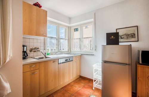 Caldaro Sulla Strada del Vino Apartment | Apartment 'Laurin' with Mountain View, Shared Terrace and Wi-Fi