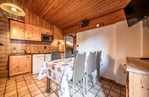 Chatel Apartment | Apartment 'Le Chamois De Bronze - 6 People' with Mountain View, Balcony and Wi-Fi
