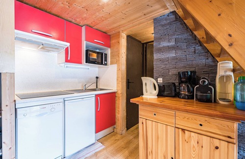 Villarodin-Bourget Apartment | Apartment 'Les Avenières - La Norma' with Mountain View, Balcony and Wi-Fi
