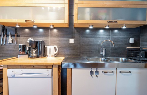 Flumet Apartment | Apartment 'Le Grand Tétras' with Shared Terrace, Balcony and Wi-Fi