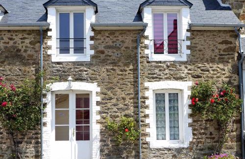 La Richardais Apartment | Apartment Le Petit Robinson-1 by Interhome